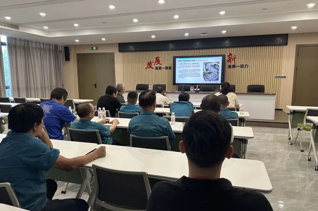 Ua komoʻo Linsuhu polyester i ke aʻoʻana ma ke kākauʻana i nā kumu kūʻai hoʻokele waiwai no kaʻoihana hoʻokele waiwai